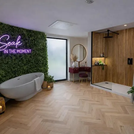 Апартаменты Holly Tree Luxury *