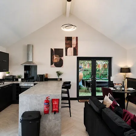 Holly Tree Luxury * Skipwith