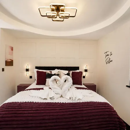 Holly Tree Luxury * Skipwith
