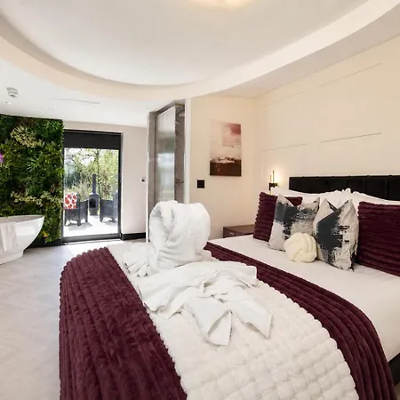 Holly Tree Luxury Апартаменты