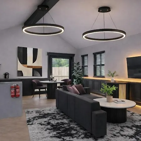 Holly Tree Luxury * Skipwith